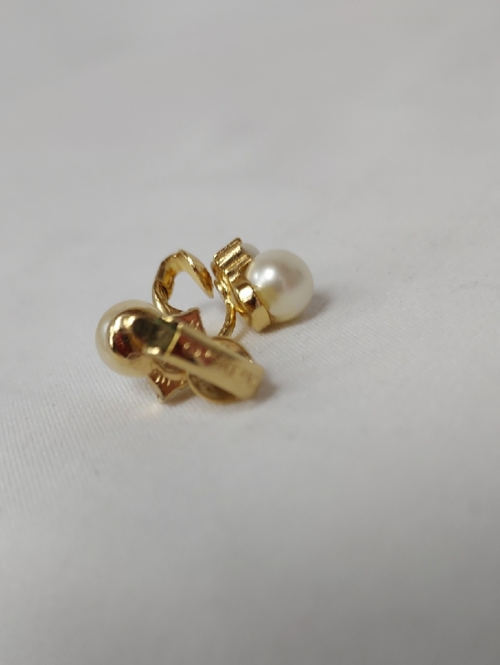 Vintage Christian Dior Pearl Cluster Crystals Gold-Tone Clip-On Earrings - Picture 6 of 8